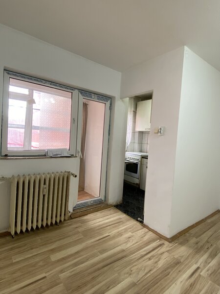 Dristor, Ramnicu Valcea, garsoniera la parter cu balcon
