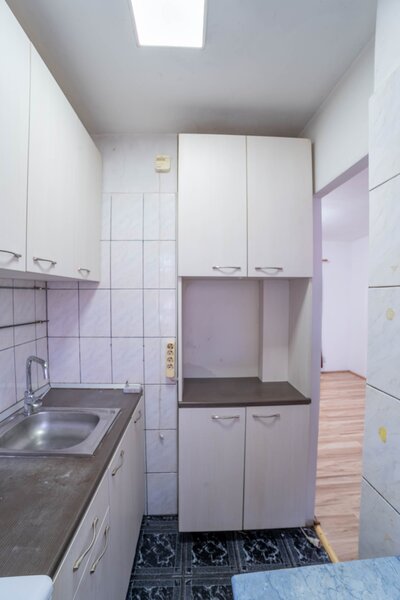 Dristor, Ramnicu Valcea, garsoniera la parter cu balcon