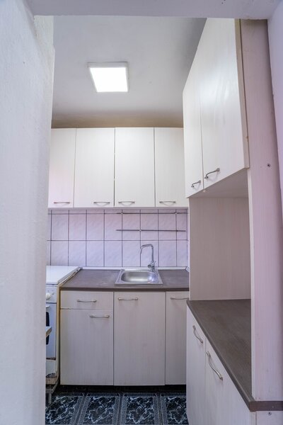 Dristor, Ramnicu Valcea, garsoniera la parter cu balcon