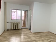 Dristor, Ramnicu Valcea, garsoniera la parter cu balcon